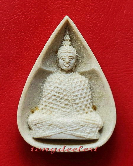 พระแก้วมรกต พิมพ์ทรงเครื่องฤดูหนาว เนื้อผง หลัง ภปร. ปี 2530 พระดีพิธีใหญ่ค่ะ