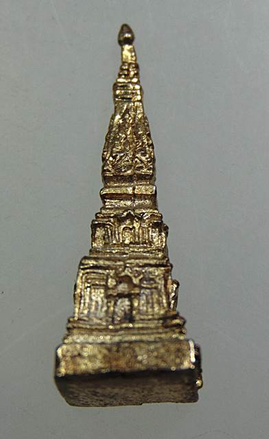 ๒๐ รูปหล่อจำลองพระธาตุพนม