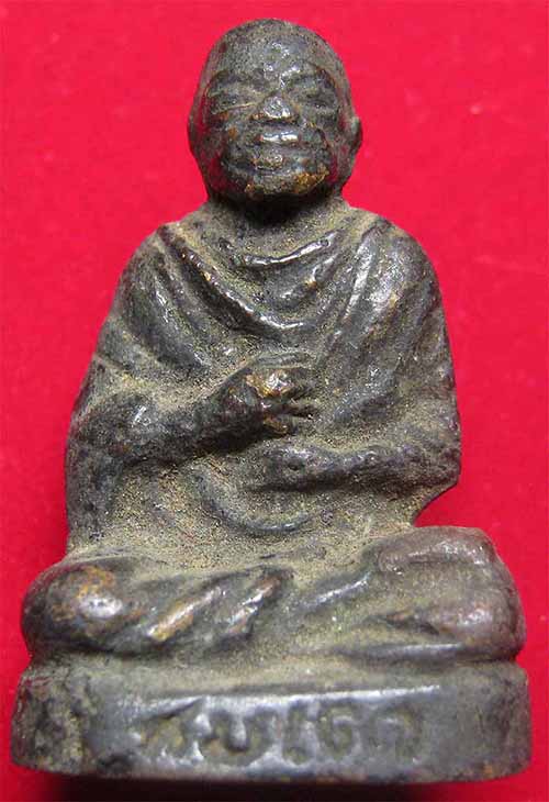 ชุด 3 องค์ ราคาสุดพิเศษ รูปหล่อโบราณสมเด็จโตปี 95 จำนวน 2 องค์+บาตรน้ำมนต์หล่อโบราณปี 22 อีก 1 องค์*