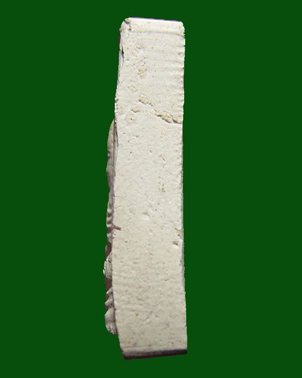 พระผงของขวัญ หลวงพ่อเงิน วัดท้ายน้ำ รุ่นสร้างสะพาน ปลุกเศกโดย หลวงพ่อเกษม เขมโก พ.ศ. 2528 กล่องเดิม