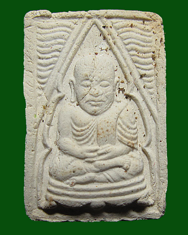 พระผงของขวัญ หลวงพ่อเงิน วัดท้ายน้ำ รุ่นสร้างสะพาน ปลุกเศกโดย หลวงพ่อเกษม เขมโก พ.ศ. 2528 กล่องเดิม