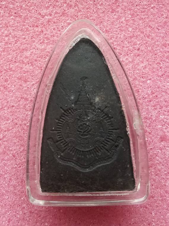 หลวงปู่ทวด พิมพ์เตารีด เนื้อผงดำ รุ่นเฉลิมพระเกียรติร.9 ปี2540 ด้านหลังตรา ภปร มีตะกรุดใต้ฐาน