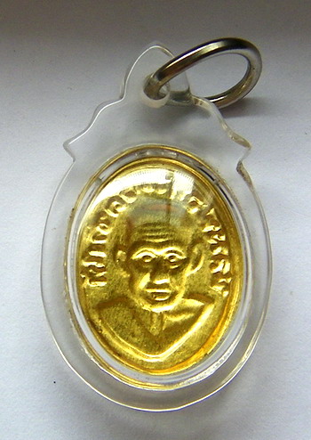 เม็ดแตงทองคำ หลวงปู่ทวด หลังแบบ หูขีด นิยม ร้านทองสร้าง (เนื้อทองคำแท้) สภาพสวย เลี่ยมพร้อมบูชาครับ