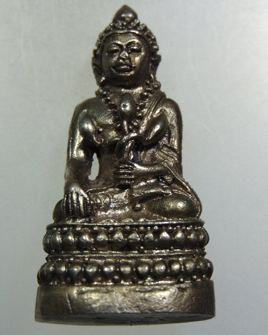 ๒๐ รูปหล่อพระพุทธถือดอกบัว
