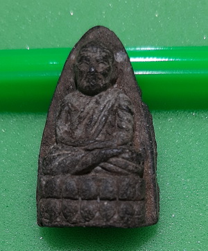 หลวงปู่ทวด รุ่น ๕ แชะ พิมพ์ใหญ่ เนื้อผงว่าน หลวงพ่อท่านแดง วัดศรีมหาโพธิ์ จ.ปัตตานี ปี ๒๕๓๘ 