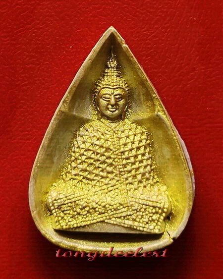 พระแก้วมรกต พิมพ์ทรงเครื่องฤดูหนาว เนื้อผง หลัง ภปร. ปี 2530 พระดีพิธีใหญ่ค่ะ