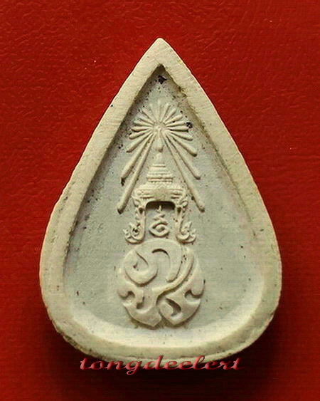 พระแก้วมรกต พิมพ์ทรงเครื่องฤดูหนาว เนื้อผง หลัง ภปร. ปี 2530 พระดีพิธีใหญ่ค่ะ