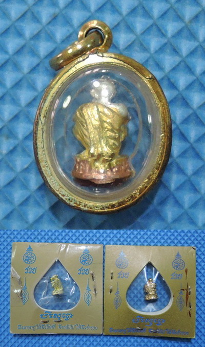 200 .-รูปหล่อลอยองค์ พิมพ์จิ๋ว หลวงพ่อคูณ ปริสุทโธ รุ่น คูณเศรษฐี วัดบ้านไร่ ปี37 ซองเดิม รวม 3 องค์