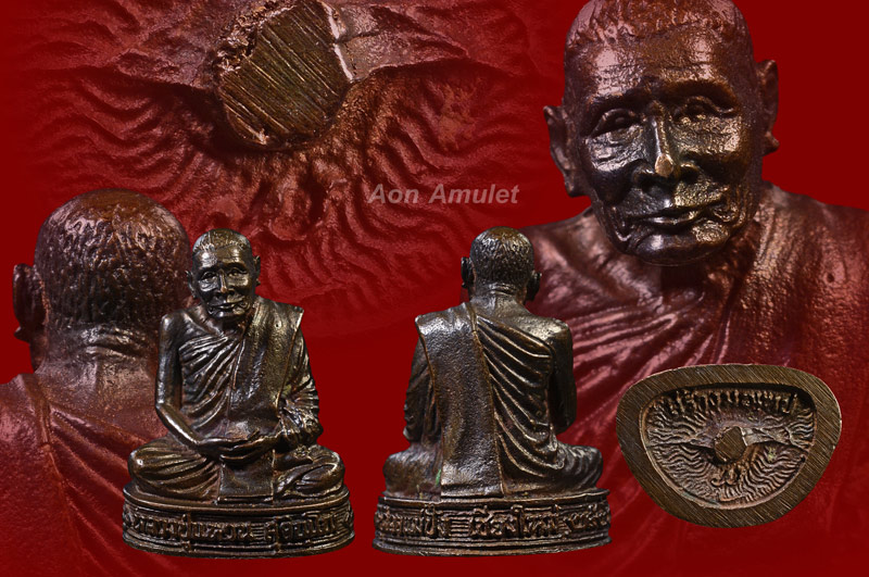 รูปหล่อเนื้อนวโลหะ รุ่น สร้างมณฑป หลวงปู่แหวน สุจิณฺโณ วัดดอยแม่ปั๋ง พศ.2526