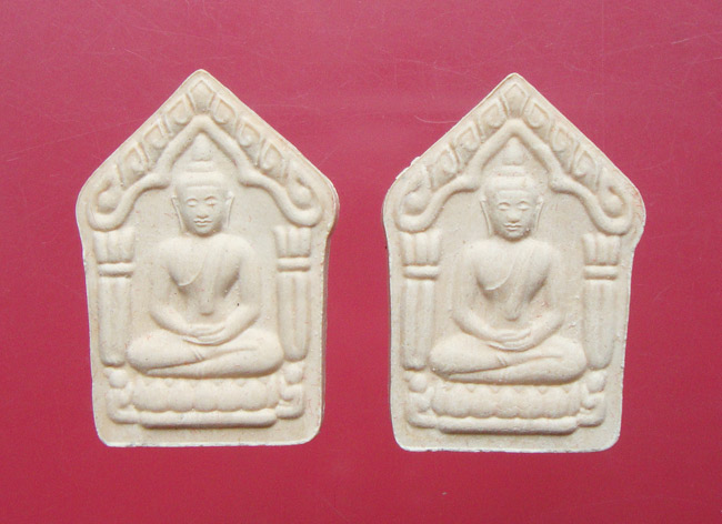 พระขุนแผนนะอกแตกเนื้อผงพรายกุมาร หลวงพ่อสาคร วัดหนองกรับครับ 