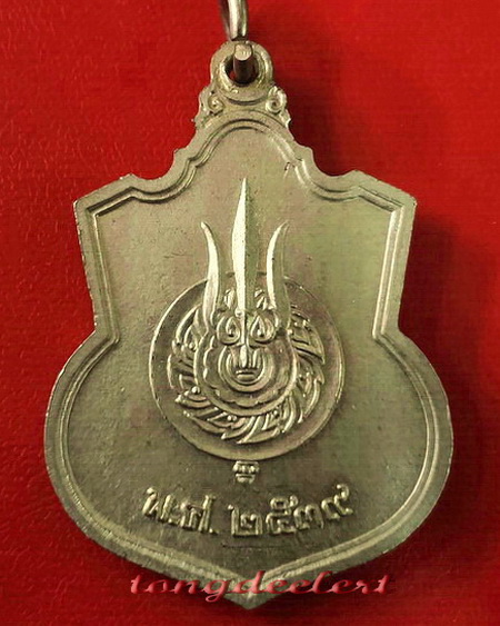 เหรียญในหลวง ร.9 นั่งบัลลังก์ เนื้ออัลปาก้า ปี 2539 ฉลองปีกาญจนาภิเษก สวยมากค่ะ