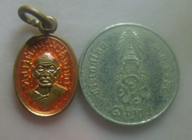 **วัดใจ**เหรียญเม็ดแตง หลวงพ่อแช่ม วัดฉลอง ภูเก็ต**หลังยันต์ ทองแดงลงยาสีส้ม