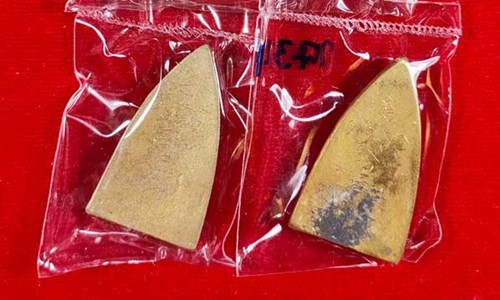 หลวงพ่อคูณ ปริสุทฺโธ รุ่นมหามงคลคูณทอง ๘๘ เหรียญหล่อหลวงปู่ทวดหลังเตารีด(แยกชุดกรรมการ)