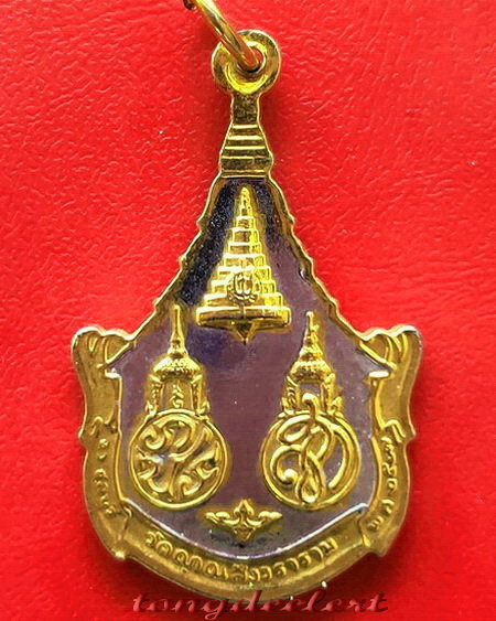 เหรียญพระพุทธญาณนเรศวร์ วัดญาณสังวราราม สมเด็จพระญาณสังวรปลุกเสก ปี 2527 กะไหล่ทองค่ะ