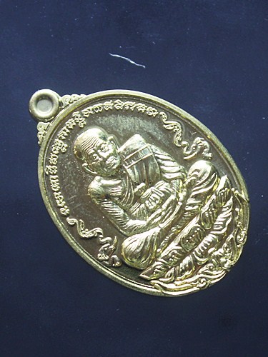 เหรียญหลวงปู่ทวด เนื้อทองทิพย์ กรรมการ รุ่น มหาบารมี พ่อท่านตุด ที่พักสงฆ์หารคอกช้าง พร้อมกล