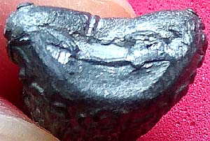 *ปิดตายันต์ยุ่ง หลวงพ่อนารถ วัดศรีโลหะราษฏร์บำรุง กาญจนบุรี ปี๒๕๒๐ เนื้อตะกั่ว*