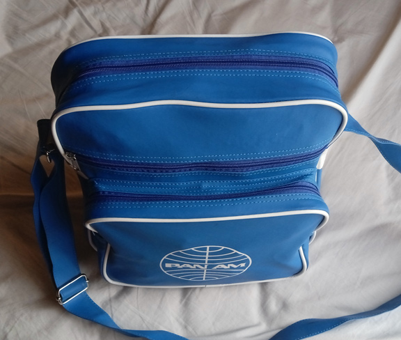 กระเป๋า PAN AM สีฟ้า สวยๆ สภาพยังใหม่ สียังสด