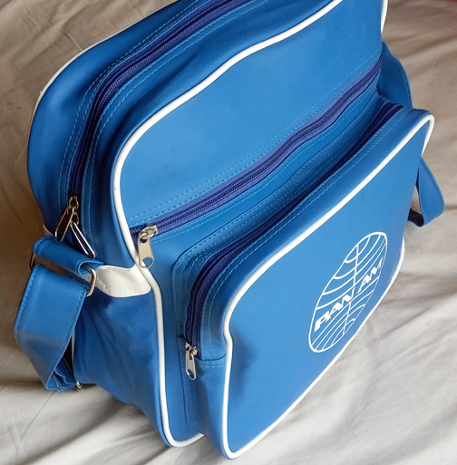 กระเป๋า PAN AM สีฟ้า สวยๆ สภาพยังใหม่ สียังสด