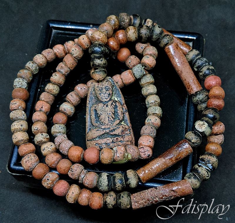 หลวงปู่ทวด วัดช้างให้ เนื้อดินเผ่าผสมผงว่าน มวลสารจัดๆ เก่าสวยเดิมๆรับประกันพระแท้ตลอดชีพครับ