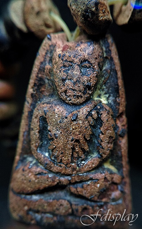 หลวงปู่ทวด วัดช้างให้ เนื้อดินเผ่าผสมผงว่าน มวลสารจัดๆ เก่าสวยเดิมๆรับประกันพระแท้ตลอดชีพครับ
