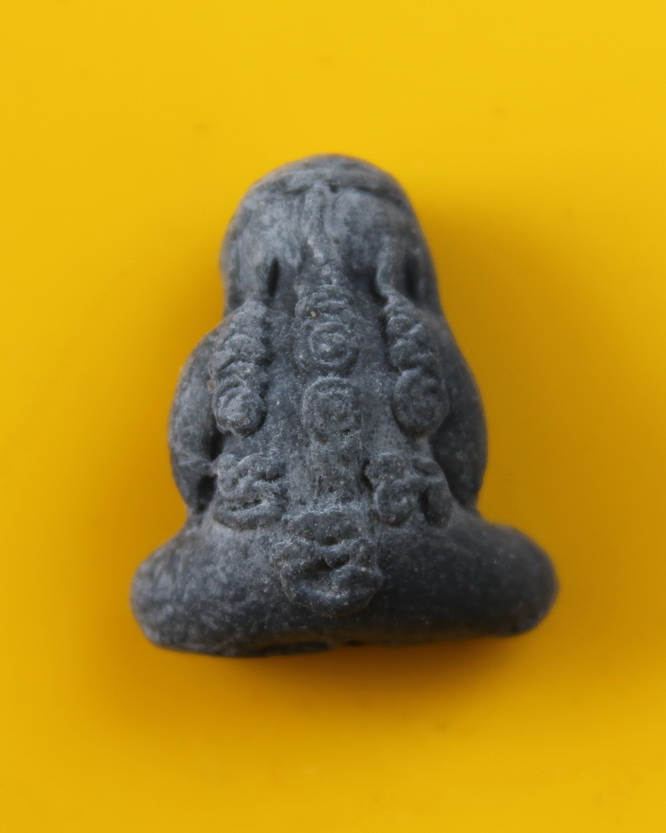 ปิดตายันต์กลับเนื้อผงใบลานหลวงปู่แย้ม วัดตะเคียน 