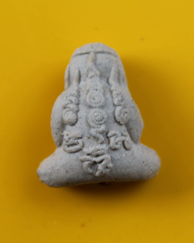 ปิดตายันต์กลับเนื้อผงพุทธคุณ หลวงปู่แย้ม วัดตะเคียน 