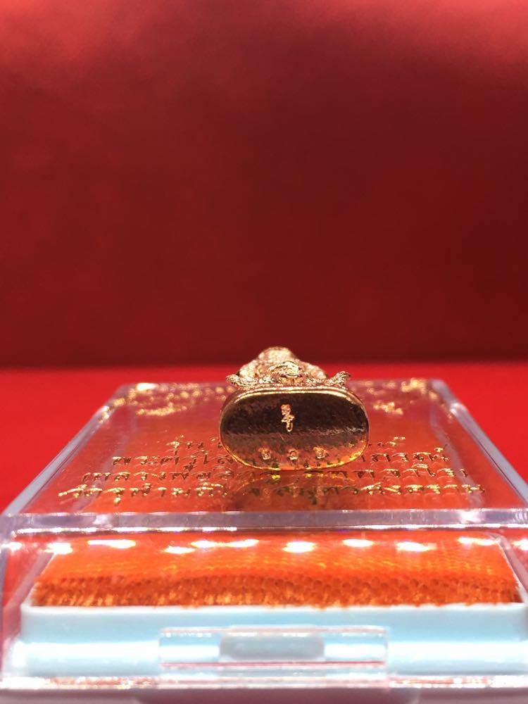 ท้าวเวสสุวรรณ พิมพ์เข่าตรง เนื้อนวะ เจริญสุข63 หลวงพ่ออิฎฐ์ วัดจุฬามณี สมุทรสงคราม