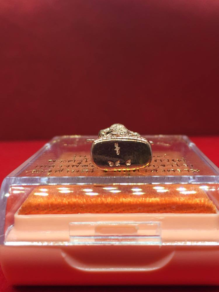 ท้าวเวสสุวรรณ พิมพ์เข่าย่อ เนื้อนวะ เจริญสุข63 หลวงพ่ออิฎฐ์ วัดจุฬามณี สมุทรสงคราม