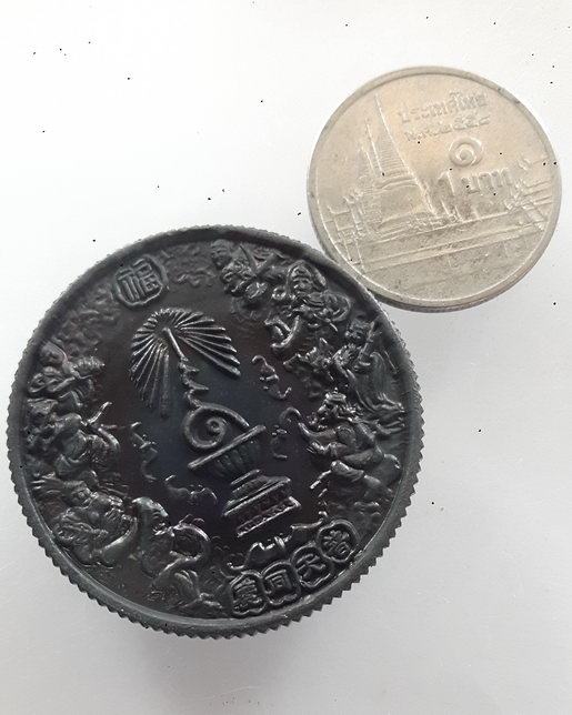 " เหรียญแปดเซียน ที่ระลึกคลองราชย์ 50 ปี ในหลวง ร.9 (กาญจนาภิเษก) 50 ตระกูลแซ่ จัดสร้าง ปี 2539 สวยก