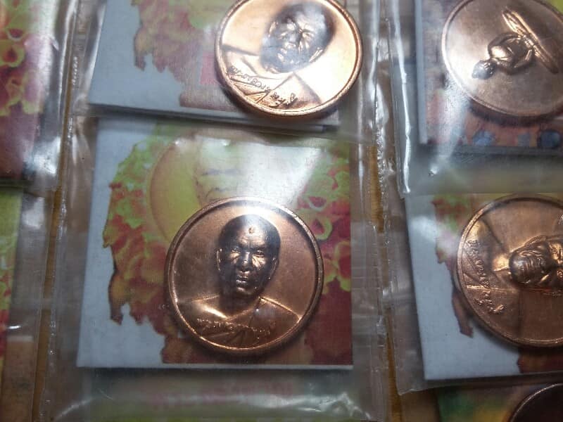 เหรียญพระของขวัญ หลวงพ่อสด ธุดงค์ธรรมชัย พระผู้ปราบมาร  คล่ะรุ่น 15 เหรียญ