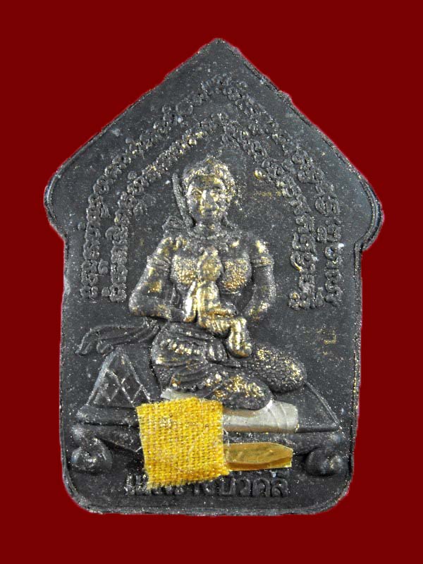 ขุนแผนผงพรายกุมาร หลังนางบัวคลี่ หลวงพ่อสาคร วัดหนองกรับ "รุ่นไตรมาส ปี2544"..เนื้อดำ ตะกรุดทอง-เงิน