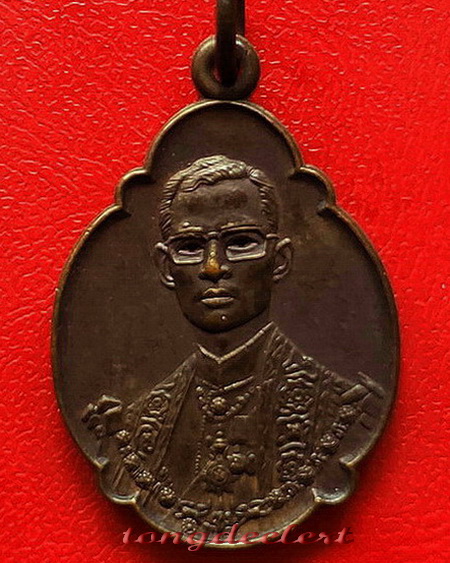 เหรียญในหลวงรัชกาลที่ 9 ครบ 4 รอบ ปี 2518 คณะสงฆ์สร้างถวาย สวยมากค่ะ