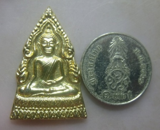 **วัดใจ**เหรียญพระพุทธชินราช หลวงพ่อโม วัดสามจีน หลังยันต์**กะไหล่ทอง สวยๆ