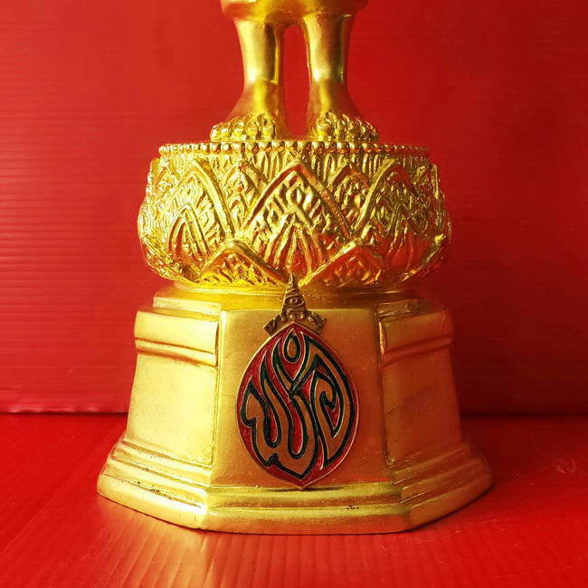 พระพุทธนาราวันตบพิตร วัดต้นลำไย จ.กาญจนบุรี ปี 2550 ปิดทองทั้งองค์ สวยมากค่ะ