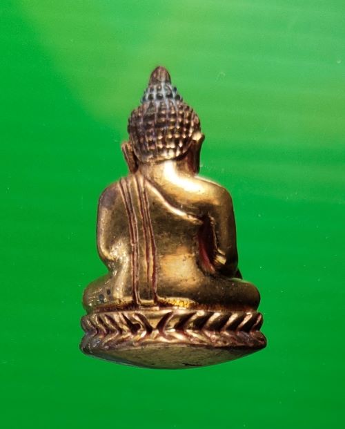 รูปหล่อลอยองค์หลวงพ่อเพชร วัดท่าหลวง จ.พิจิตร ปี 2525 