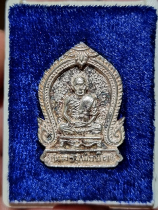 หลวงพ่อยิด วัดหนองจอก รุ่นฉลองกุฏิ ปี 2538 เนื้อเงิน สวยมาก 2
