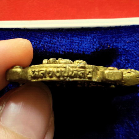 เหรียญพญาเต่าเรือนหล่อโบราณ รุ่นพุทธคุณหลวงปู่หลิว เนื้อทองฝาบาตร สวยมากพร้อมกล่องเดิมค่ะ