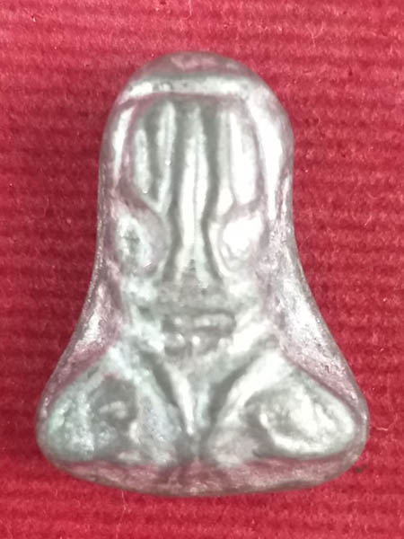 พระปิดตา วัดโคนอน จ.กรุงเทพฯ พิมพ์นะหัวเข่า เนื้อตะกั่ว ปี 2514 หลวงปู่โต๊ะ ปลุกเสก