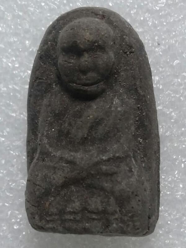 พระหลวงปู่ทวด เนื้อว่าน พิมพ์พระรอด  ไม่ทราบวัด  เคาะเดียวครับ