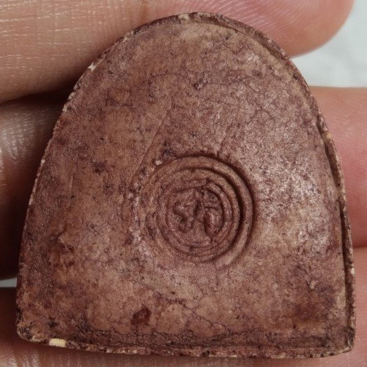 พระปิดตาหลวงพ่อทองอยู่ วัดใหม่หนองพะอง เนื้อผงลงรัก  จ.สมุทรสาคร