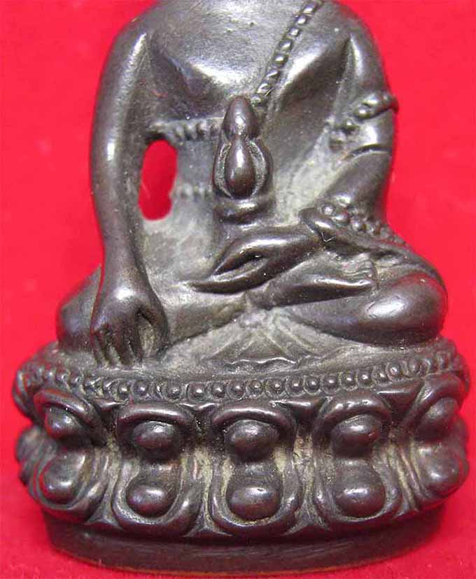 กริ่งนเรศวรเผด็จศึก นวะโลหะกลับดำ เลี่ยมทอง+บัตรรับรองพระแท้*195