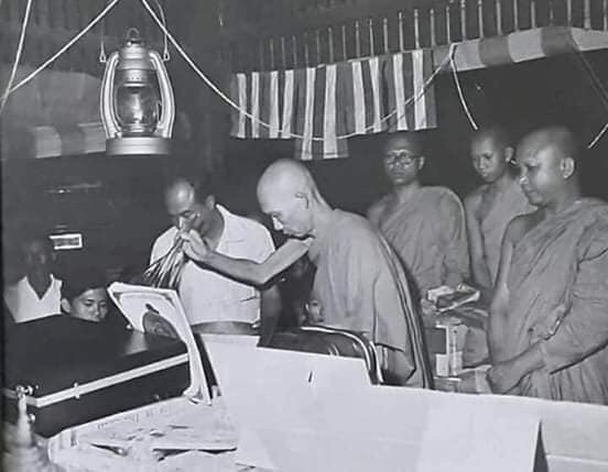 เคาะเดียว2องค์ #พระปิดตาฟ้าลั่นหลวงพ่อเกษมเขมโก สุสานไตรลักษณ์ จ.ลำปาง เนื้อผงน้ำมันจัดสร้างปี 2517 