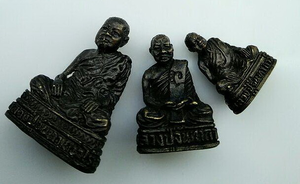 รูปหล่อรุ่นปรกครบ3ขาด ใหญ่-กลาง-เล็ก หลวงปู่จันทา ถาวโร วัดป่าเขาน้อย จ.พิจิตร หายากมากๆๆๆๆๆครบชุดแบ