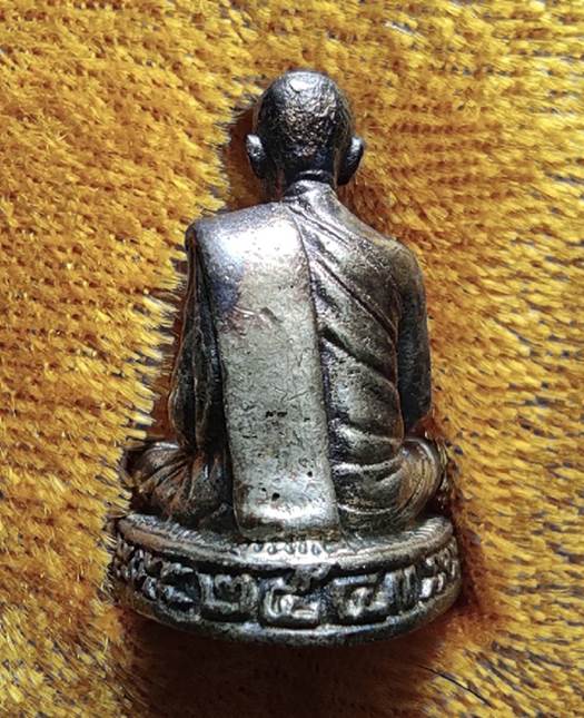 รูปหล่อหลวงปู่ท่อน ญาณธโร เนื้อเงิน ปี 2543 รุ่น 3 วัดศรีอภัยวัน จ.เลย หายากมากๆๆๆๆๆสวยครับ