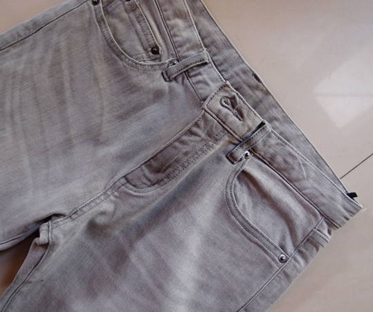 วัดใจ-ยีนส์สีเทา ซื้อจากโอซาก้า ตอนไปเที่ยวญี่ปุ่น