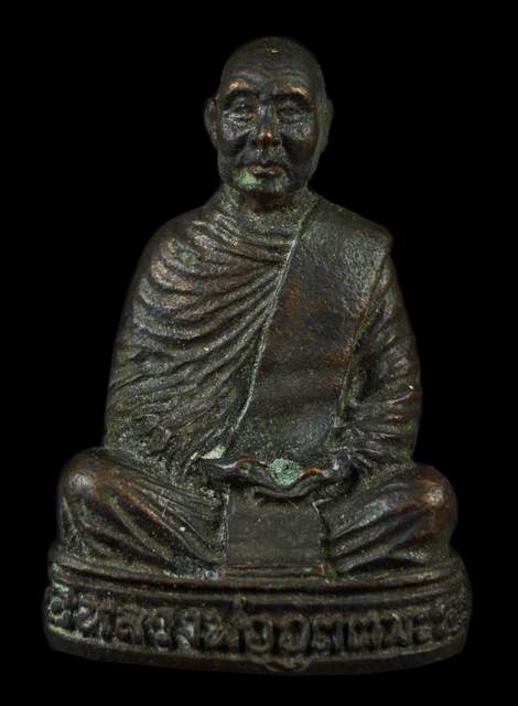 รูปหล่อรุ่นแรก หลวงพ่ออุตตมะ วัดวังวิเวการาม ก้นตอกโค้ตเจดีย์ สวยๆครับ