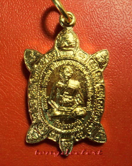 เหรียญพญาเต่าเรือน หลวงปู่หลิว รุ่นเพื่อมาตุภูมิ กะไหล่ทอง สวยมากค่ะ