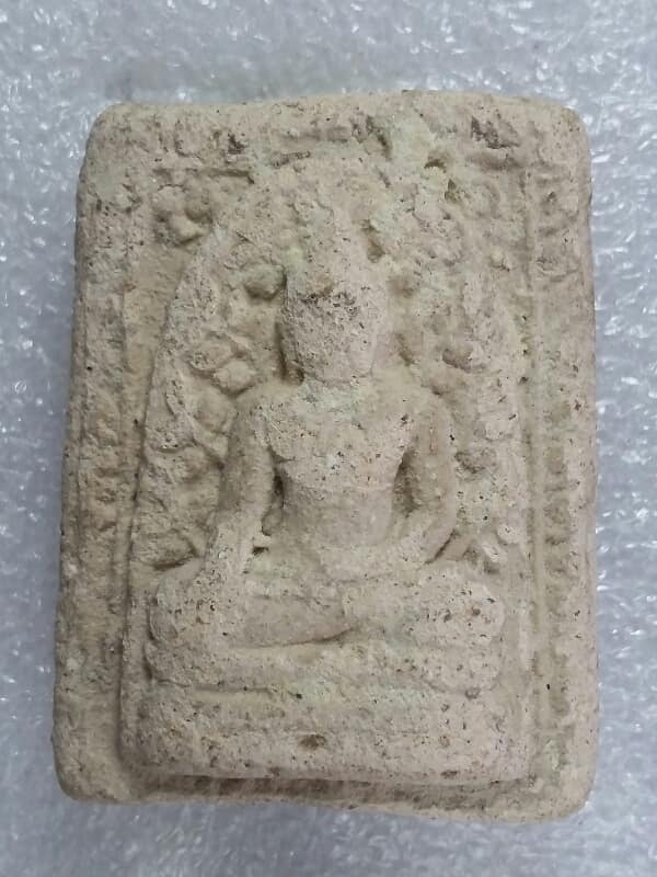 พระผงองค์ใหญ่ อ่านไม่ชัด   เคาะเดียวครับ