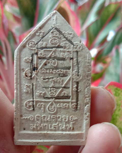 หลวงพ่อคูณ"พระขุนแผนรวยมหาเสน่ห์เนื้อขาวตะกรุด19ดอกพร้อมจีวรและเกสาพลอยเสกปี2543