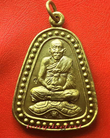 เหรียญจอบหลวงปู่หลิว วัดหนองอ้อ รุ่นเสาร์ 5 มหาทรัพย์ พิมพ์ใหญ่ สวยมากค่ะ